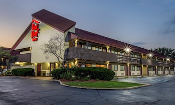 Pet Friendly Red Roof Inn Detroit - Plymouth/Canton in Plymouth, Michigan