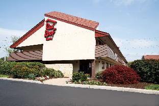 Pet Friendly Red Roof Inn Parkersburg in Parkersburg, West Virginia