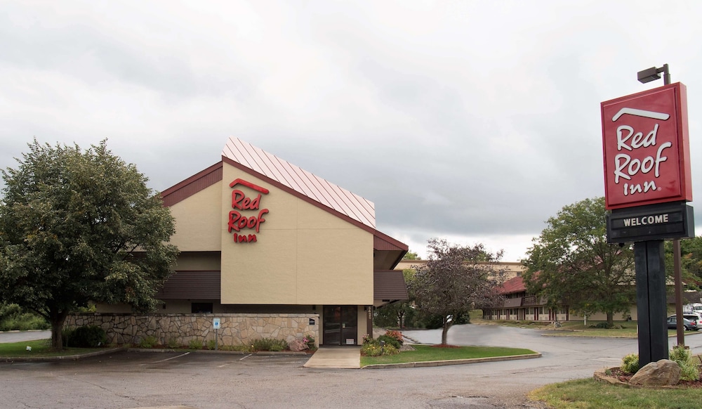 Pet Friendly Red Roof Inn Kalamazoo West - Western Michigan U in Kalamazoo, Michigan