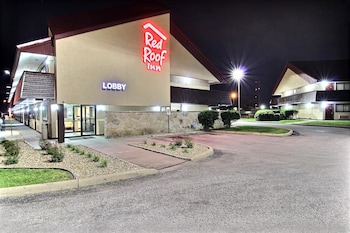 Pet Friendly "Red Roof Inn Springfield,  IL" in Springfield, Illinois