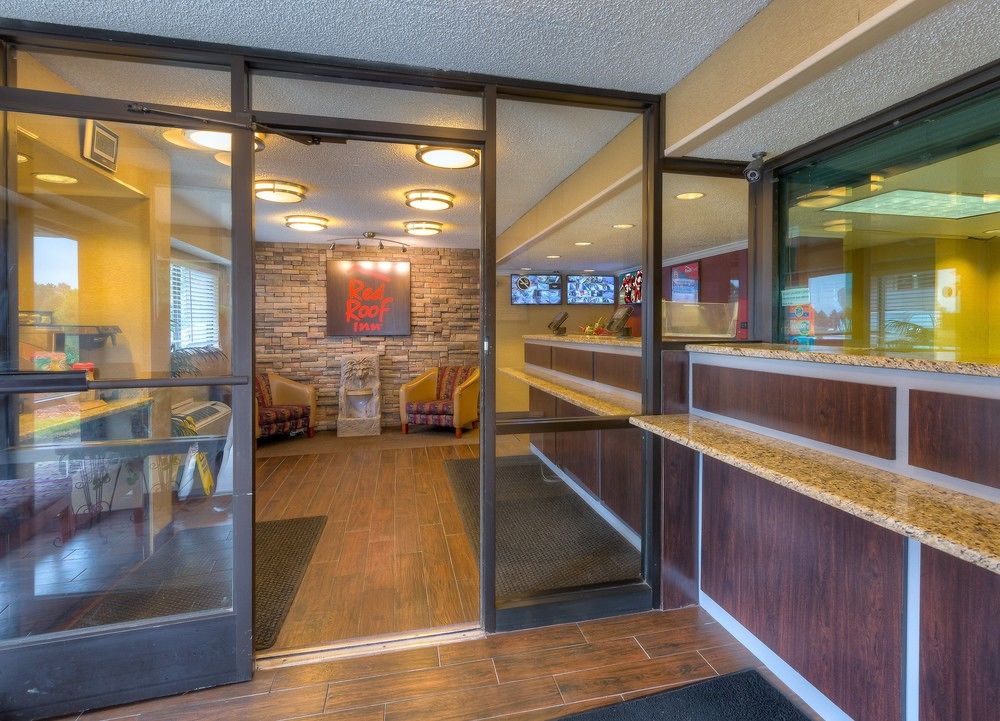 Pet Friendly Red Roof Inn Memphis East in Memphis, Tennessee