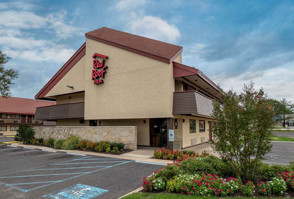 Pet Friendly Red Roof Inn Mt Laurel  in Mount Laurel, New Jersey