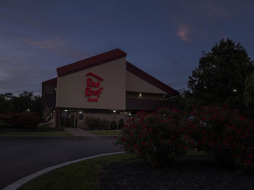 Pet Friendly Red Roof Inn Cincinnati East - Beechmont in Cincinnati, Ohio