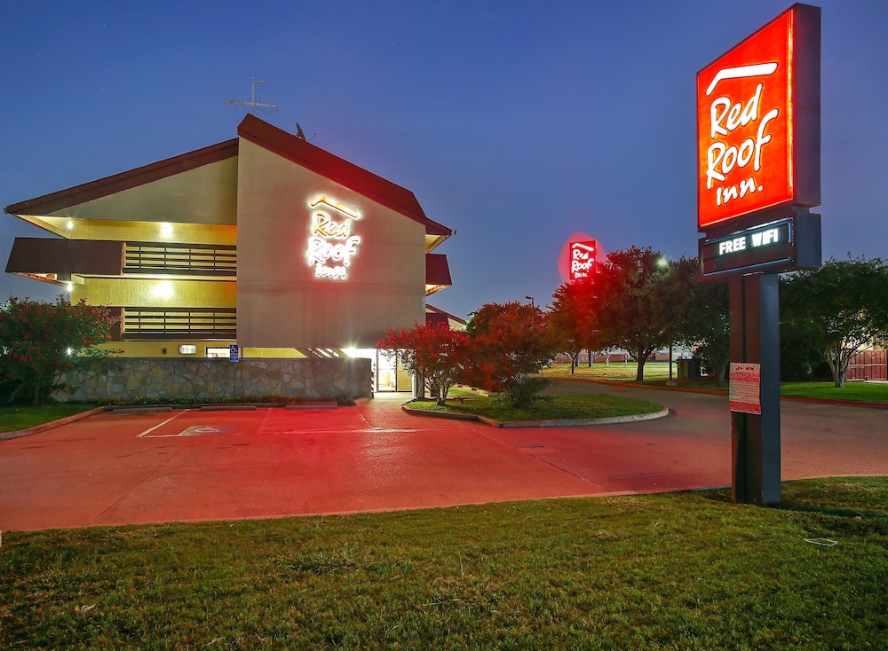 Pet Friendly Red Roof Inn Dallas - DFW Airport North  in Irving, Texas