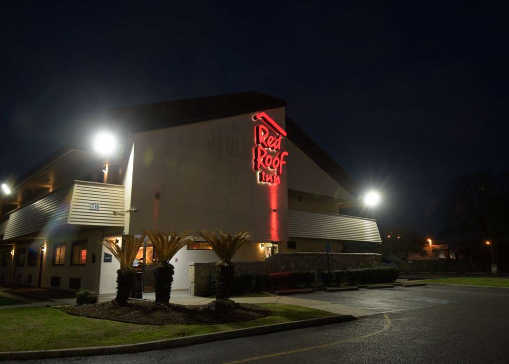 Pet Friendly Red Roof Inn Lafayette,  LA in Lafayette, Louisiana