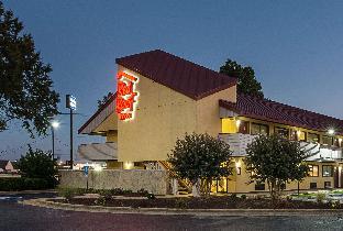 Pet Friendly Red Roof Inn Chattanooga Airport in Chattanooga, Tennessee