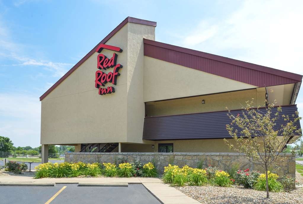 Pet Friendly Red Roof Inn Champaign in Champaign, Illinois