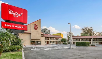 Pet Friendly Red Roof Inn Santa Ana in Santa Ana, California