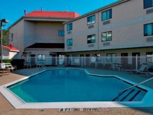 Pet Friendly Red Roof Inn Houston - Brookhollow in Houston, Texas
