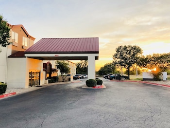 Pet Friendly Red Roof Inn Austin - Round Rock in Round Rock, Texas