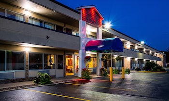 Pet Friendly Red Roof Inn & Suites Battle Creek in Battle Creek, Michigan