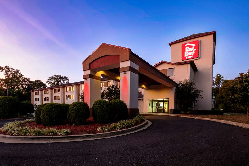 Pet Friendly "Red Roof Inn & Suites California,  MD - NAVAIR " in California, Maryland