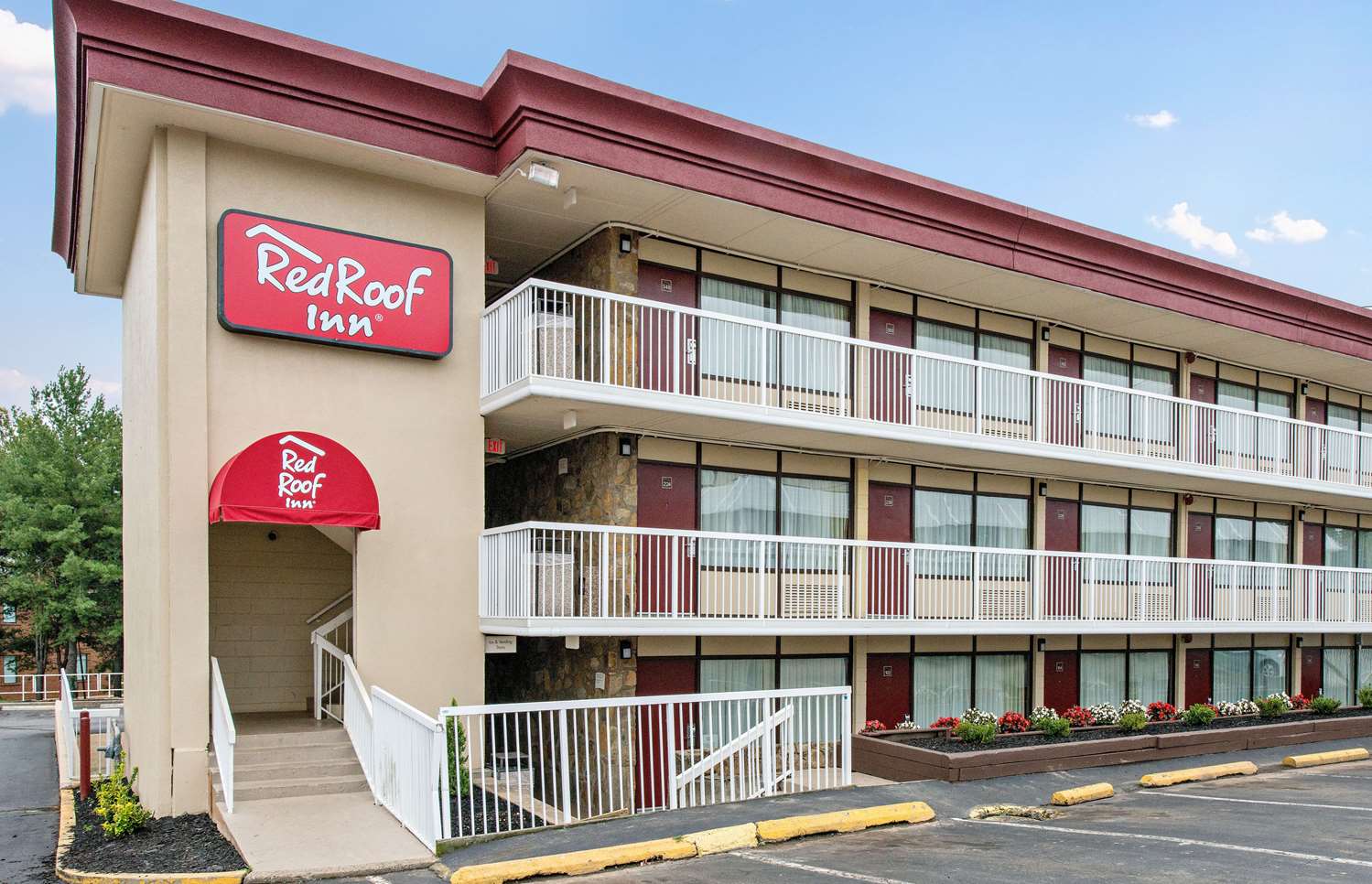 Pet Friendly Red Roof Inn Charlottesville in Charlottesville, Virginia