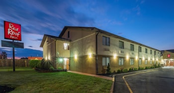 Pet Friendly Red Roof Inn Binghamton North in Binghamton, New York