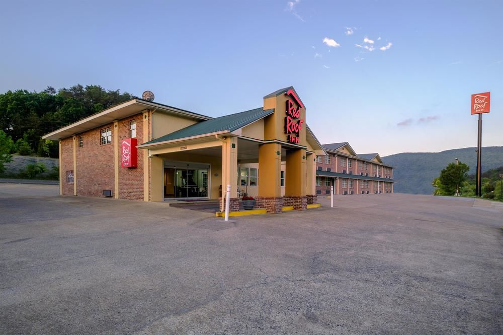 Pet Friendly Red Roof Inn Chattanooga - Lookout Mountain in Chattanooga, Tennessee