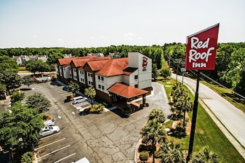 Pet Friendly Red Roof Inn & Suites Savannah Gateway in Savannah, Georgia
