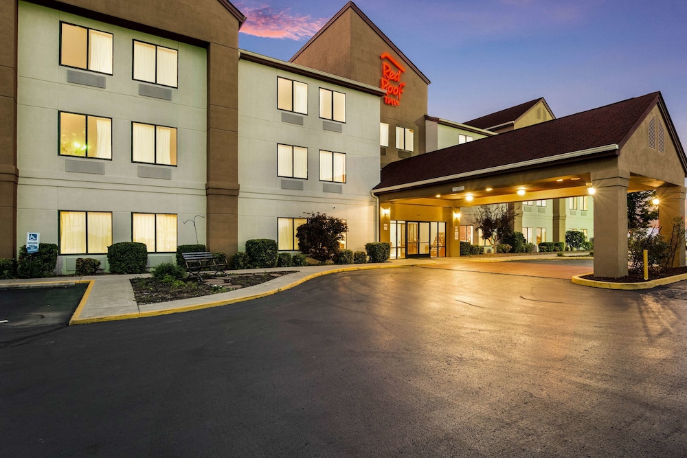 Pet Friendly Red Roof Inn Lexington - Richmond in Richmond, Kentucky