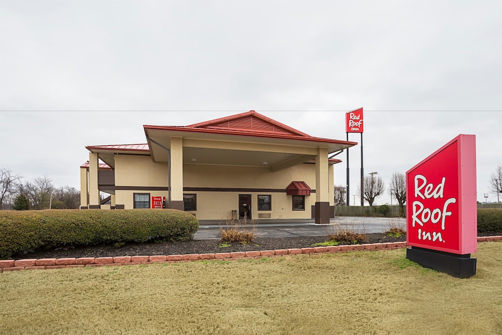 Pet Friendly "Red Roof Inn West Memphis,  AR" in West Memphis, Arkansas