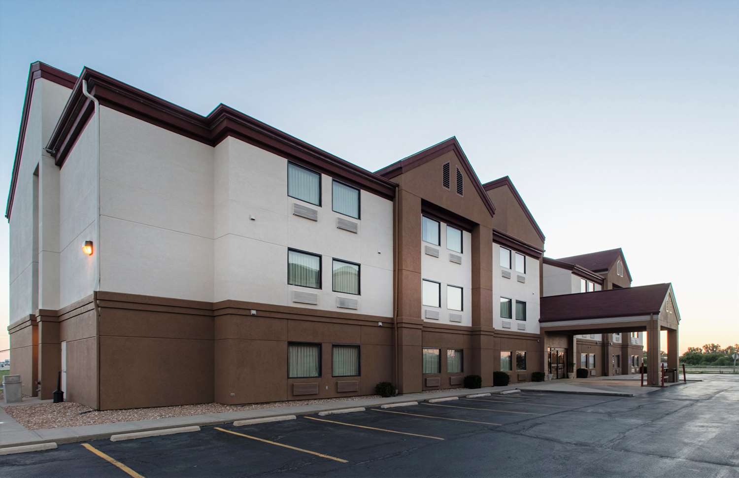 Pet Friendly "Red Roof Inn St Louis - Troy,  IL" in Troy, Illinois