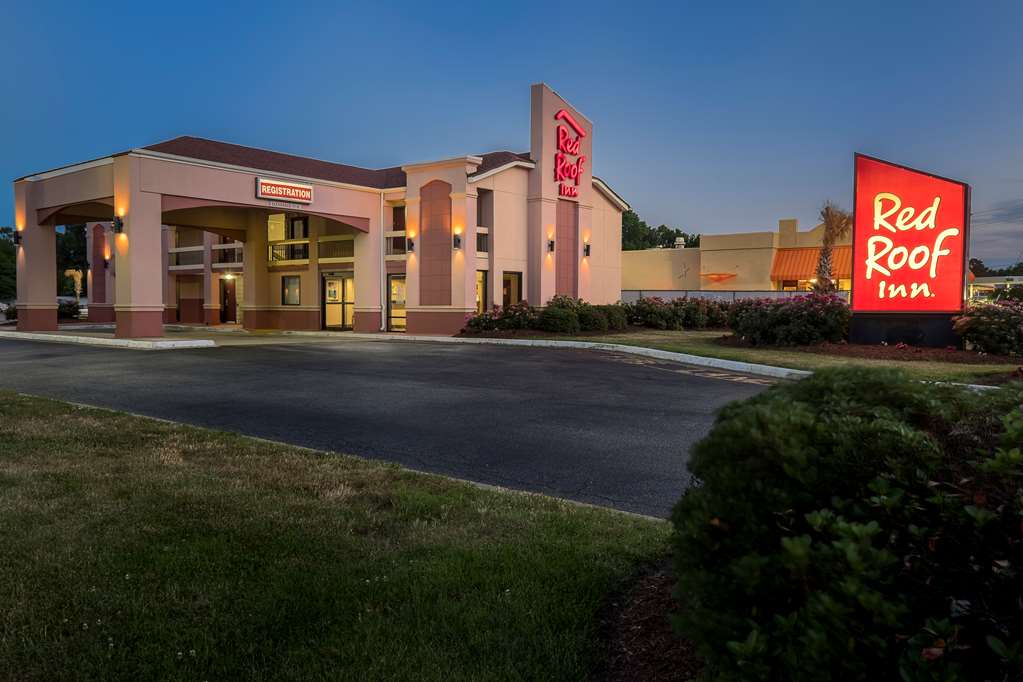 Pet Friendly Red Roof Inn Virginia Beach - Norfolk Airport in Virginia Beach, Virginia