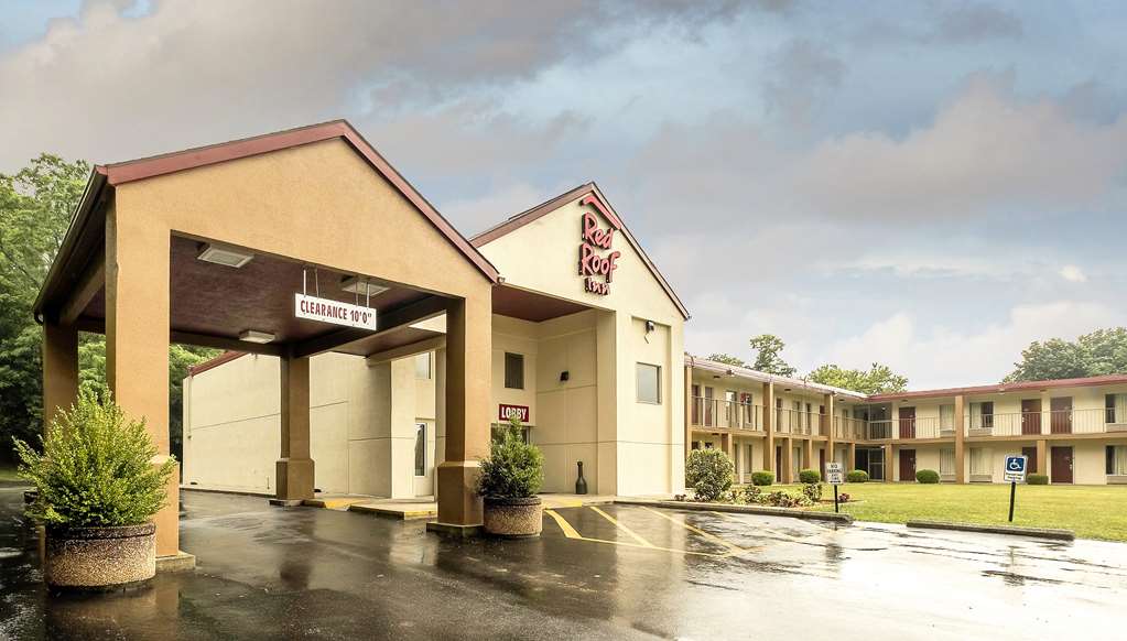 Pet Friendly Red Roof Inn Hagerstown - Williamsport in Williamsport, Maryland