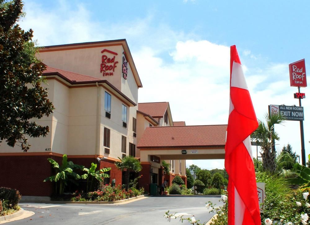 Pet Friendly Red Roof Inn Atlanta Southeast  in Stockbridge, Georgia