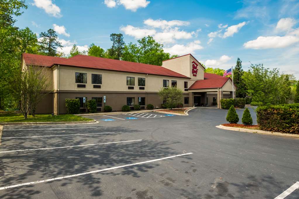 Pet Friendly Red Roof Inn Hendersonville in Hendersonville, North Carolina