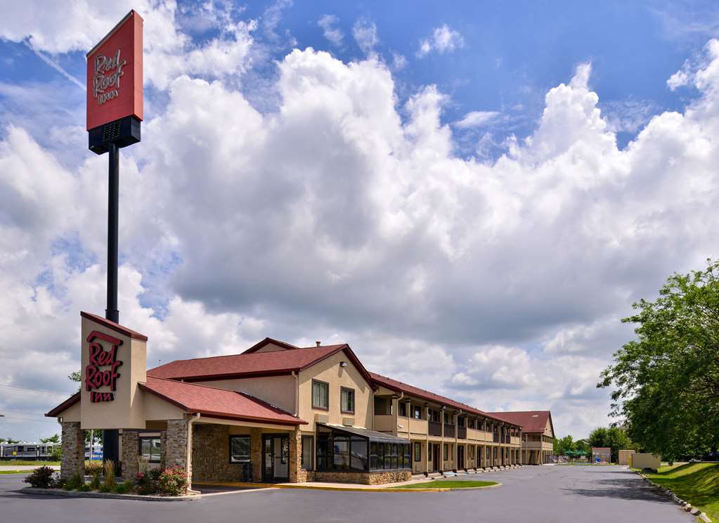 Pet Friendly "Red Roof Inn Greenwood,  IN" in Greenwood, Indiana