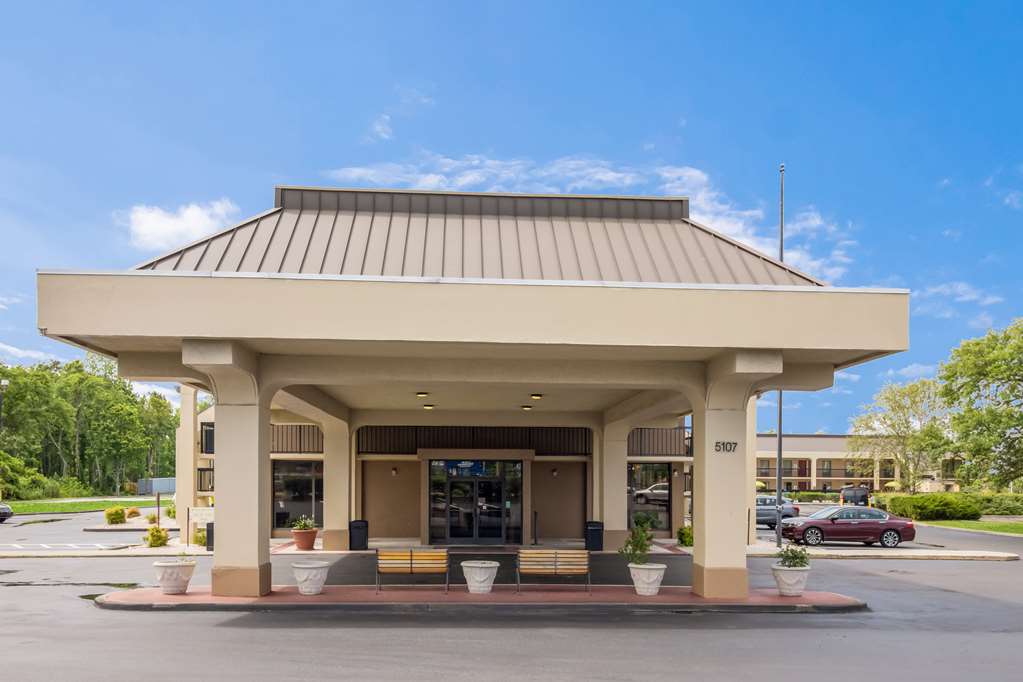 Pet Friendly "Red Roof Inn Wilmington, NC" in Wilmington, North Carolina