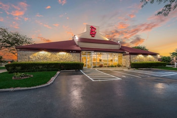 Pet Friendly Red Roof Inn Columbus - Grove City in Grove City, Ohio