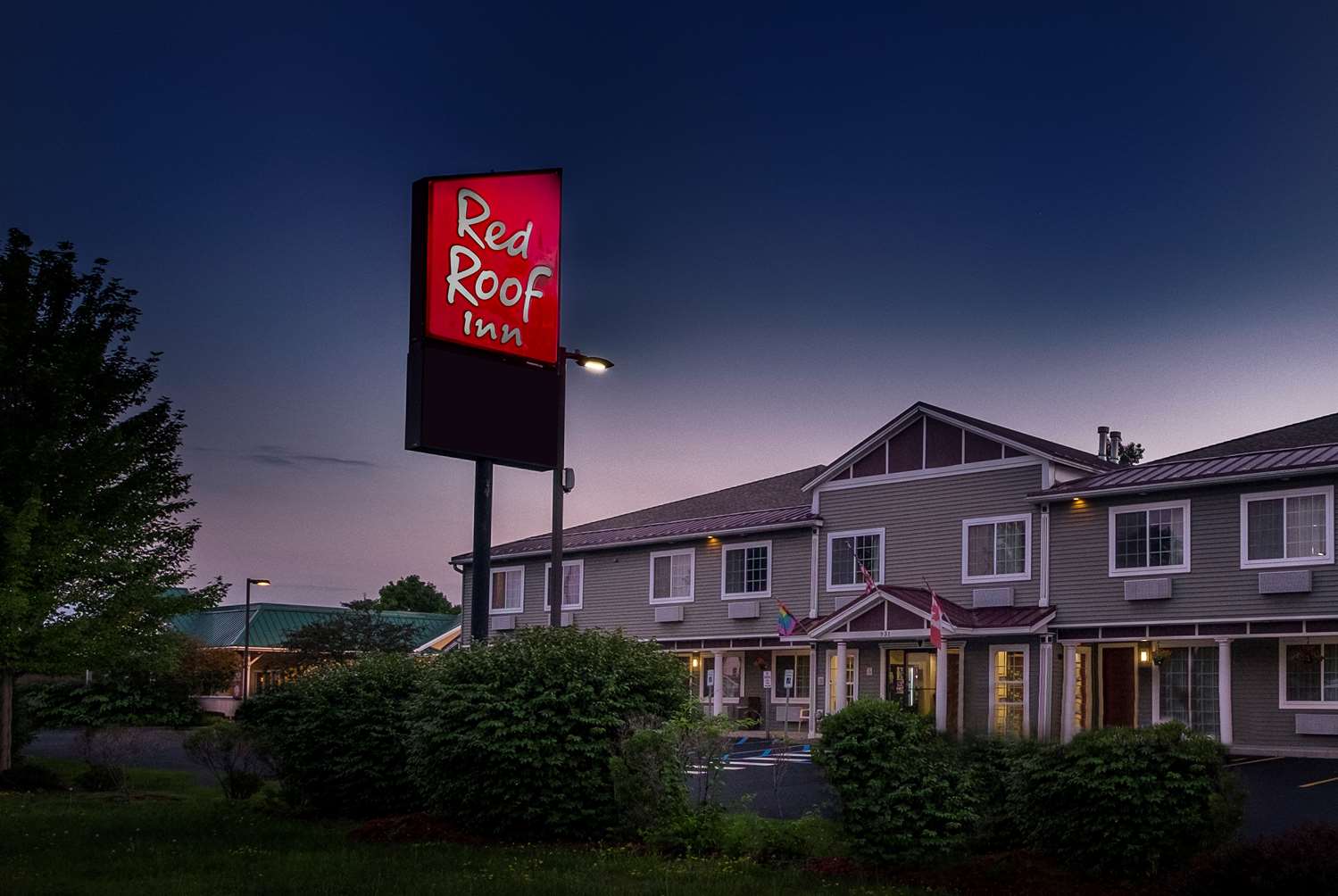 Pet Friendly Red Roof Inn Glens Falls - Lake George in Queensbury, New York