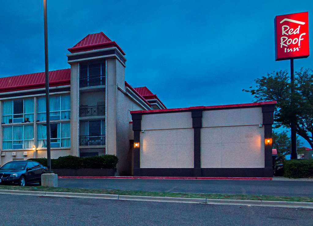 Pet Friendly Red Roof Inn & Conference Center Lubbock in Lubbock, Texas