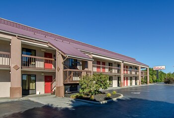 Pet Friendly Red Roof Inn Kingsport in Kingsport, Tennessee
