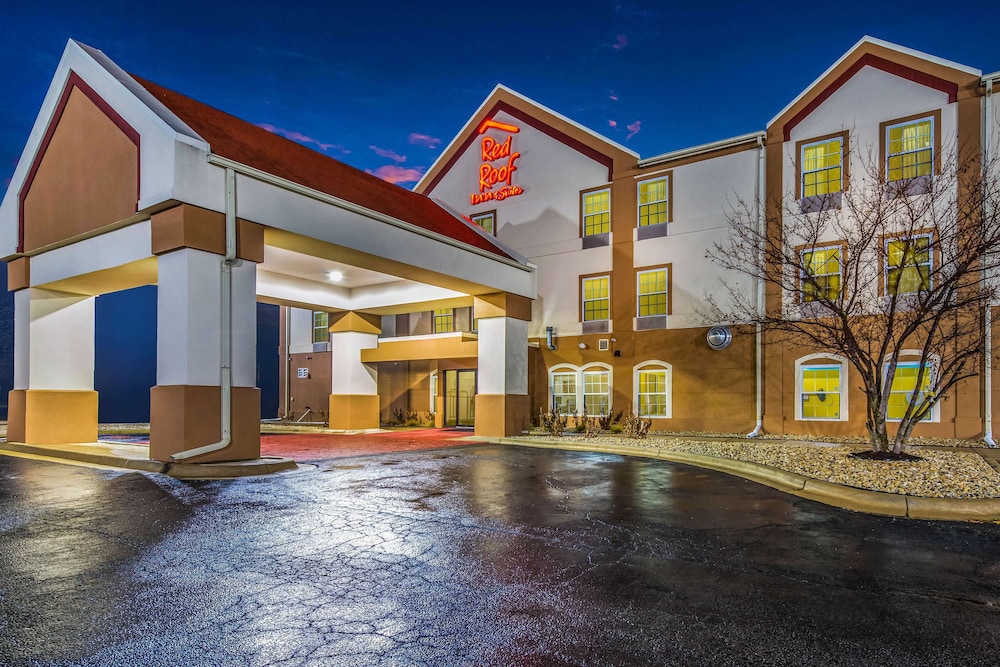 Pet Friendly Red Roof Inn & Suites Monee in Monee, Illinois