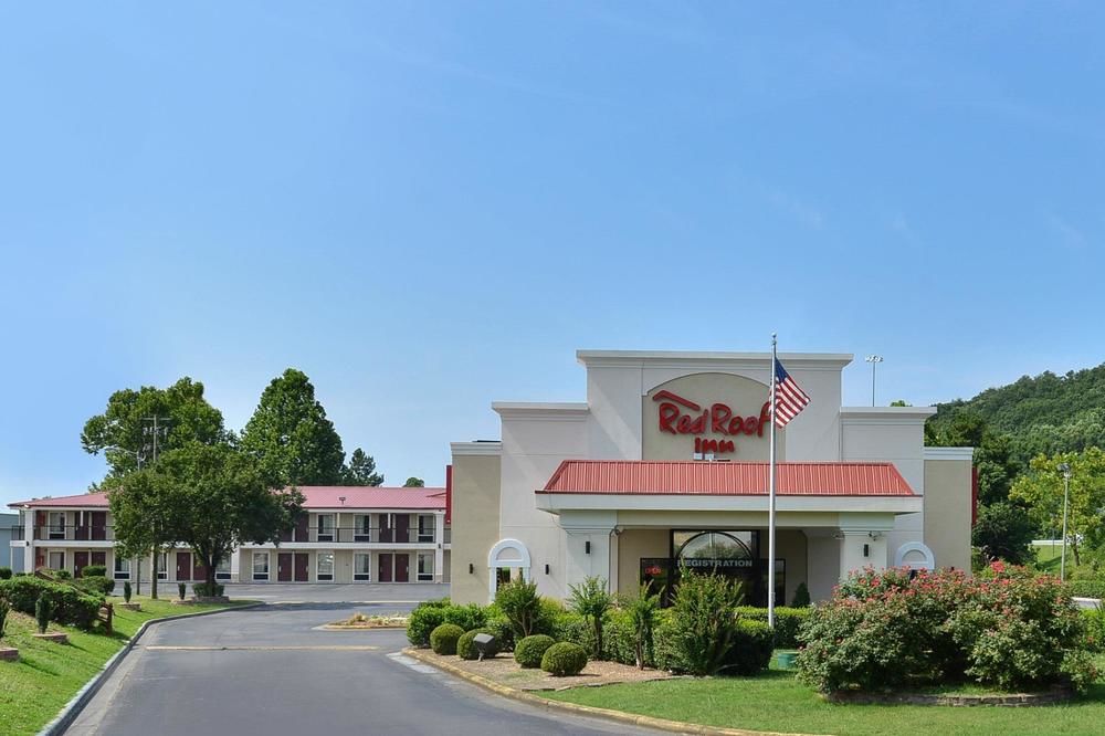 Pet Friendly Red Roof Inn Dalton in Dalton, Georgia