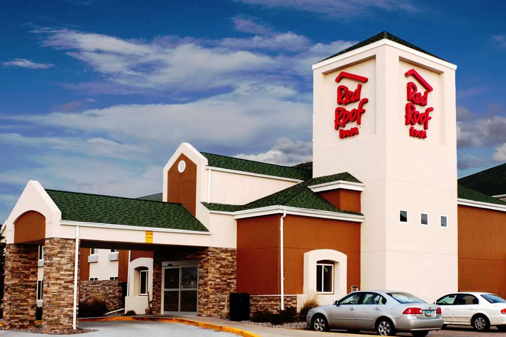 Pet Friendly Red Roof Inn Fargo in Fargo, North Dakota