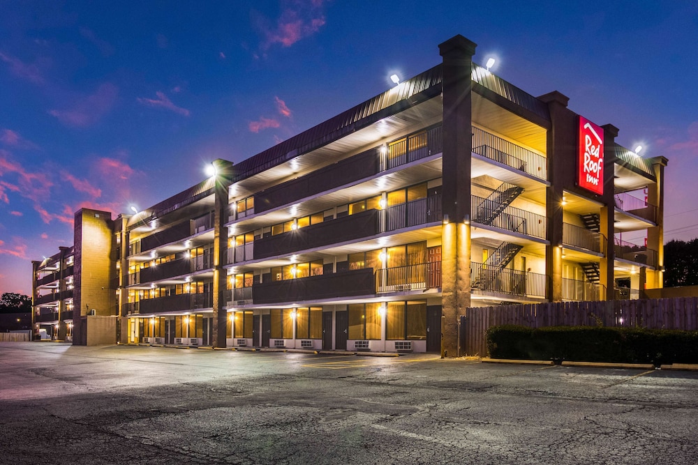 Pet Friendly "Red Roof Inn Cincinnati Airport - Erlanger,  KY" in Erlanger, Kentucky