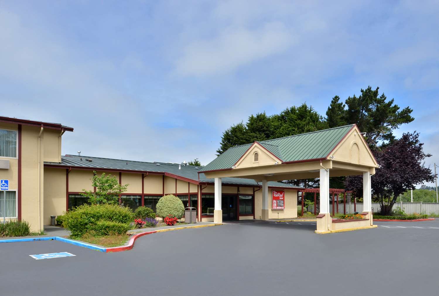 Pet Friendly Red Roof Inn Arcata in Arcata, California