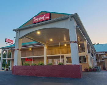 Pet Friendly Red Roof Inn Crossville in Crossville, Tennessee