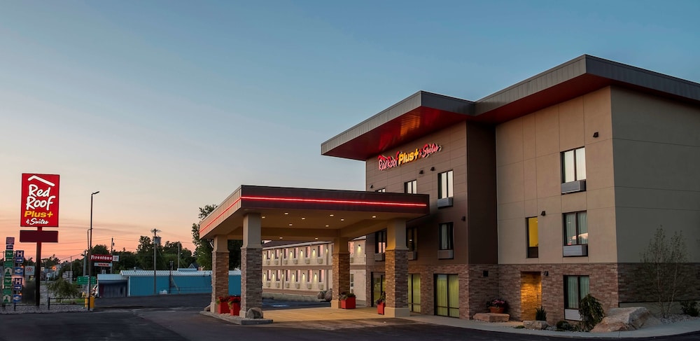 Pet Friendly Red Roof PLUS+ & Suites Malone in Malone, New York