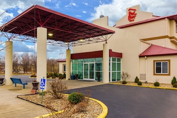 Pet Friendly Red Roof Inn Georgetown in Georgetown, Indiana