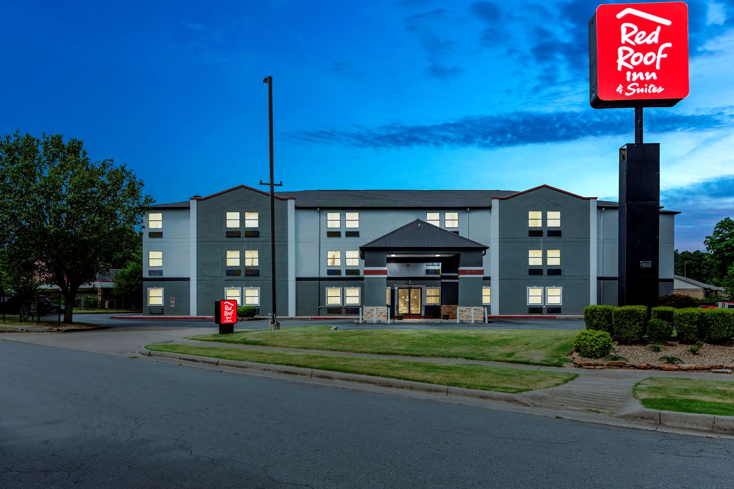 Pet Friendly Red Roof Inn & Suites Little Rock in Little Rock, Arkansas