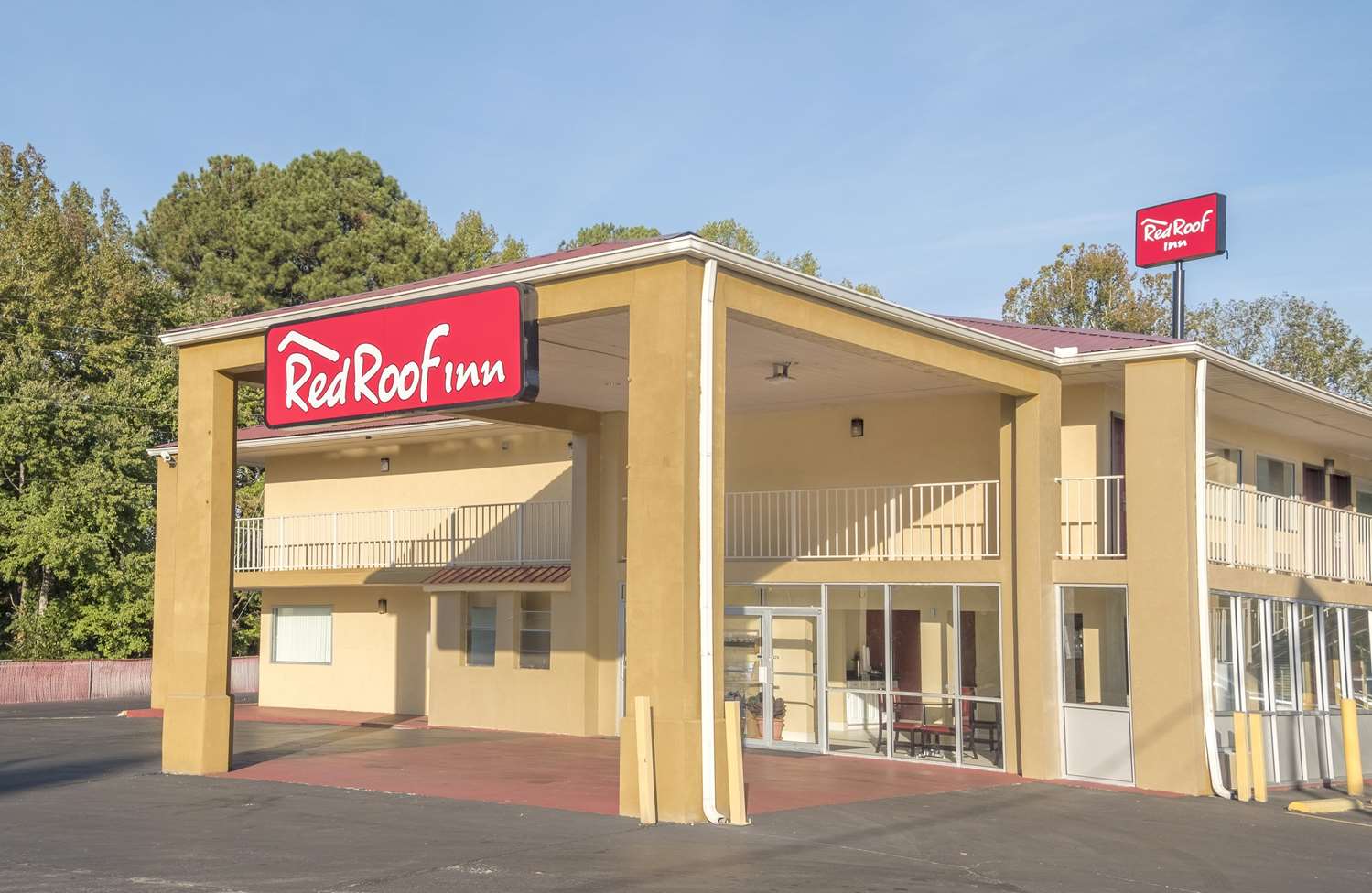 Pet Friendly Red Roof Inn Acworth in Acworth, Georgia