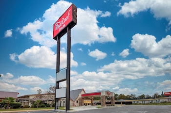 Pet Friendly Red Roof Inn Lumberton in Lumberton, North Carolina