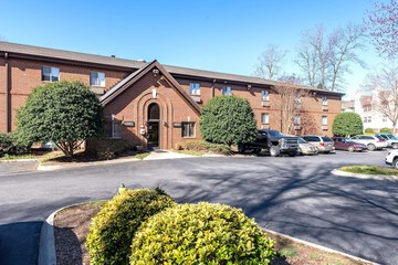 Pet Friendly Extended Stay America - Charlotte - Tyvola Rd. - Executive Park in Charlotte, North Carolina