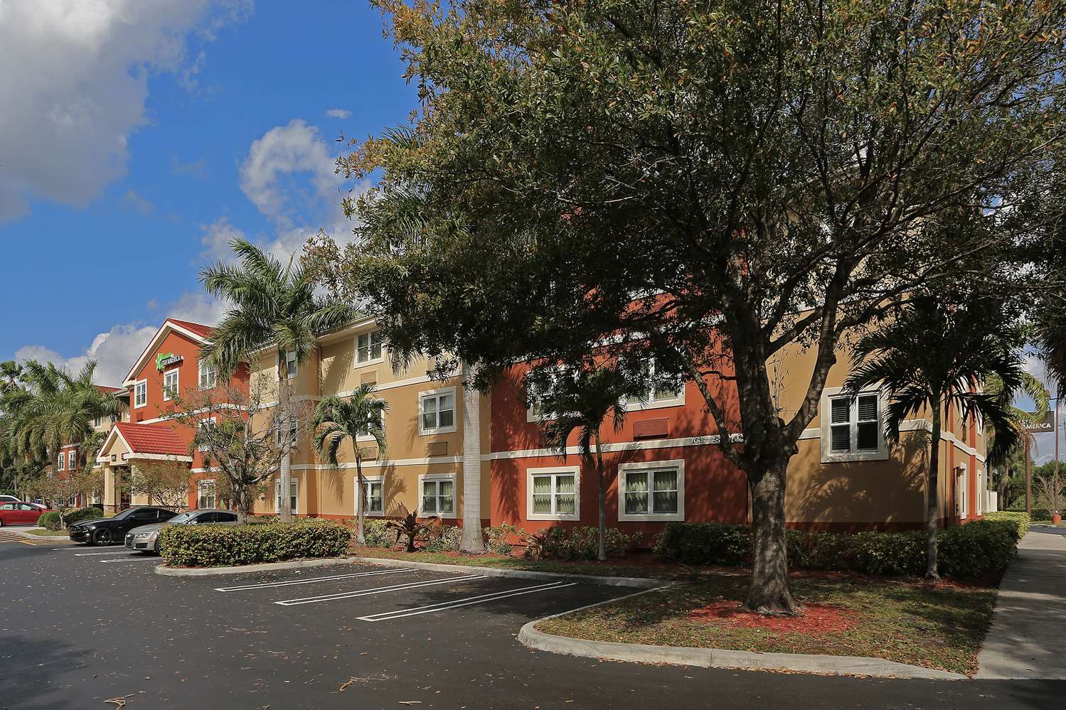 Pet Friendly Extended Stay America - West Palm Beach - Northpoint Corp Park in West Palm Beach, Florida