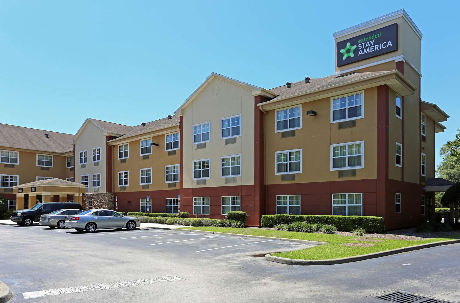 Pet Friendly Extended Stay America - Orlando - Lake Mary -1036 Greenwood Blvd in Lake Mary, Florida