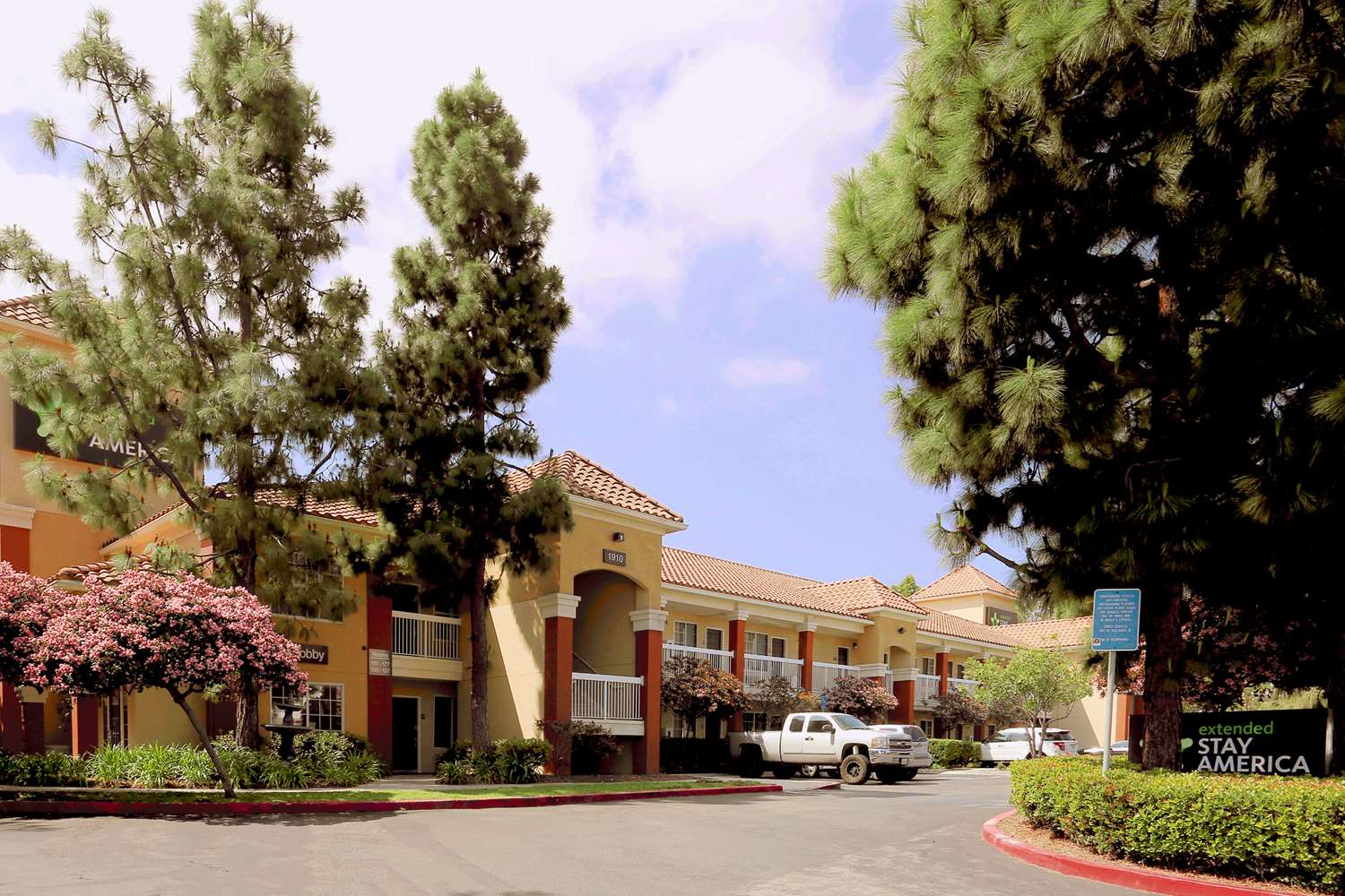 Pet Friendly Extended Stay America Los Angeles - Lax Airport - El Segundo in El Segundo, California