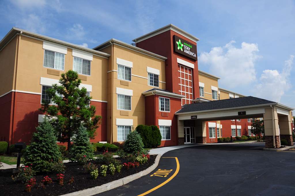 Pet Friendly Extended Stay America - Newark - Woodbridge in Woodbridge, New Jersey