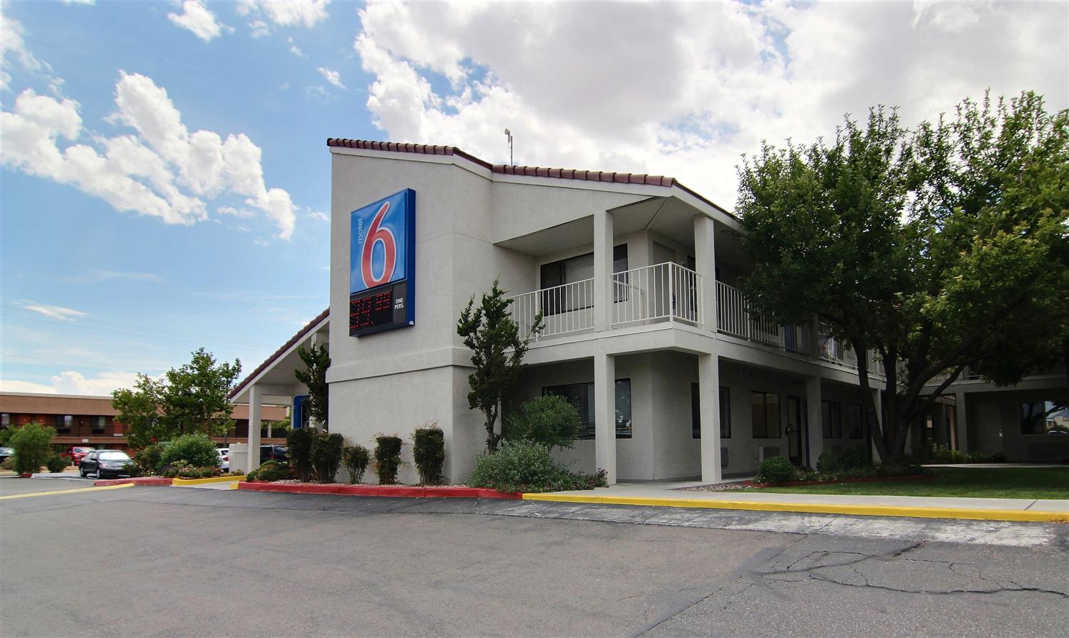 Pet Friendly Motel 6 Albuquerque - Coors Road in Albuquerque, New Mexico